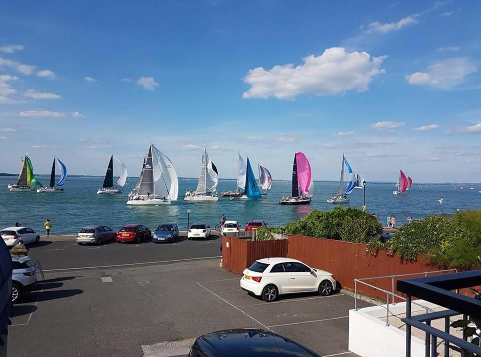 BEST WESTERN New Holmwood Hotel Cowes  Buitenkant foto