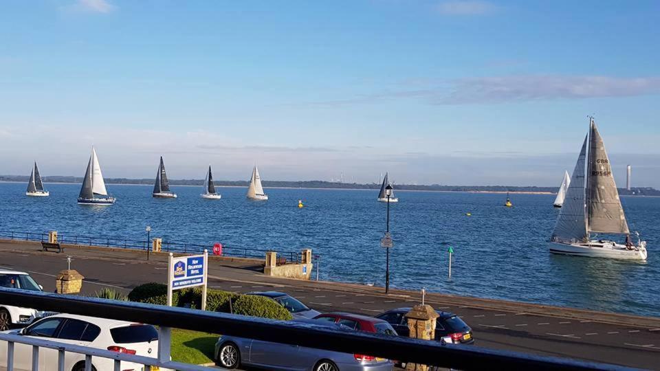 BEST WESTERN New Holmwood Hotel Cowes  Buitenkant foto